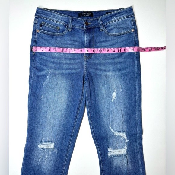 Judy Blue Women’s Relaxed Fit Distressed Jeans
Size- 30 - Picture 4 of 9
